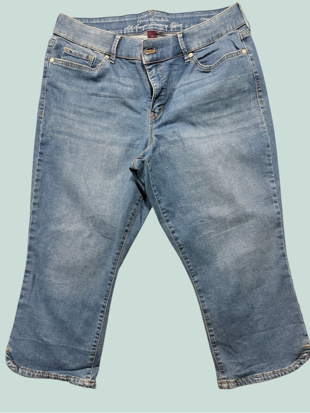 Gloria Vanderbilt All Around Slimming Relaxed Capris inLight Blue Denim Stretchy